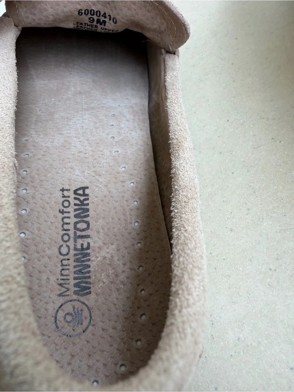 New Minnetonka Women's Moc Print Loafers Sand Suede Size 9 M